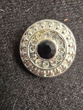 STYLE DOTS Original Silver-Tone Round with Black Center and Clear Crystals Snap